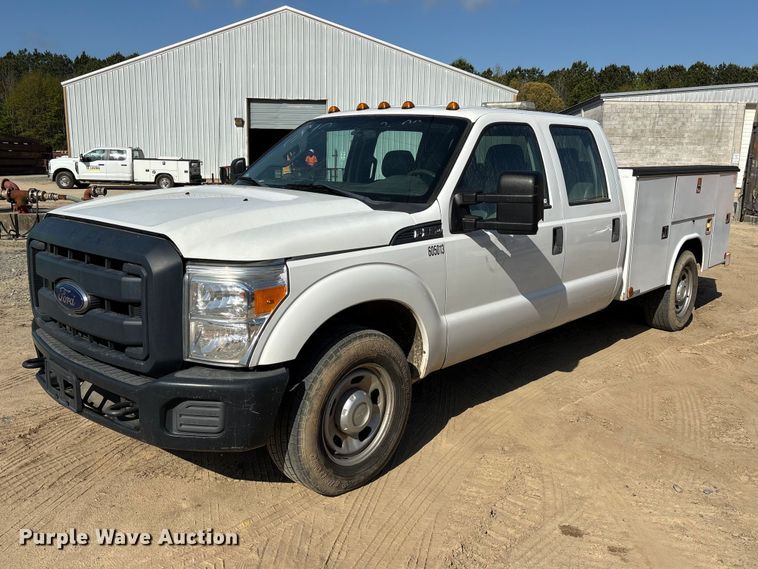 2016 Ford F350 Super Duty XL Crew Cab utility bed pickup truck - EU0507