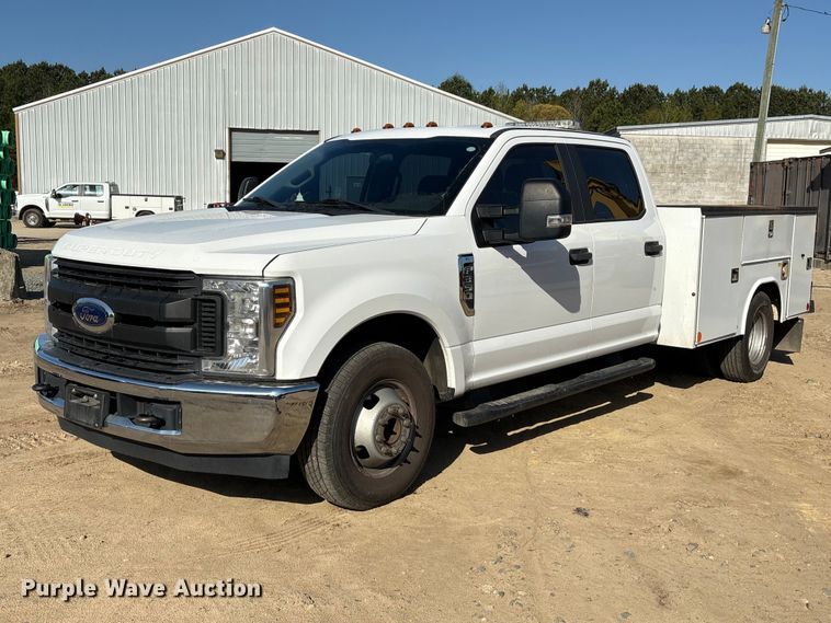 2019 Ford F350 Super Duty XL Crew Cab utility bed pickup truck - EU0508