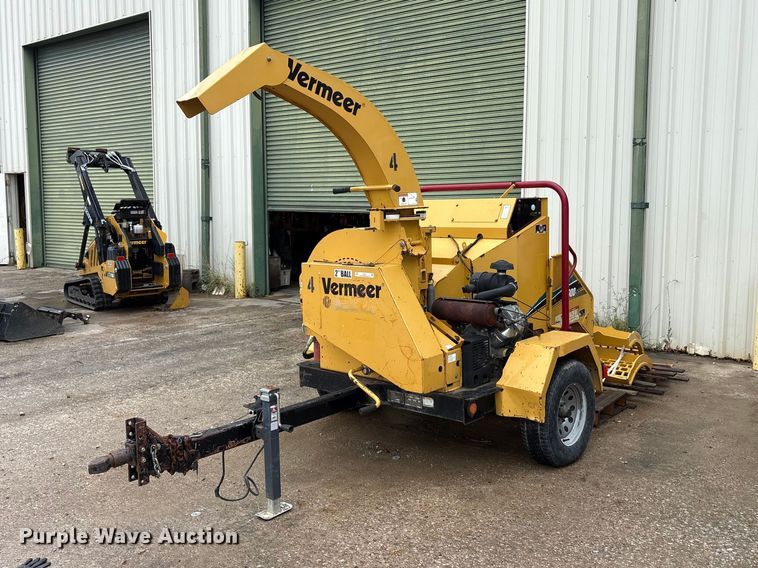 Vermeer BC900XL Wood Chipper or Stump Grinder For Sale | Purple