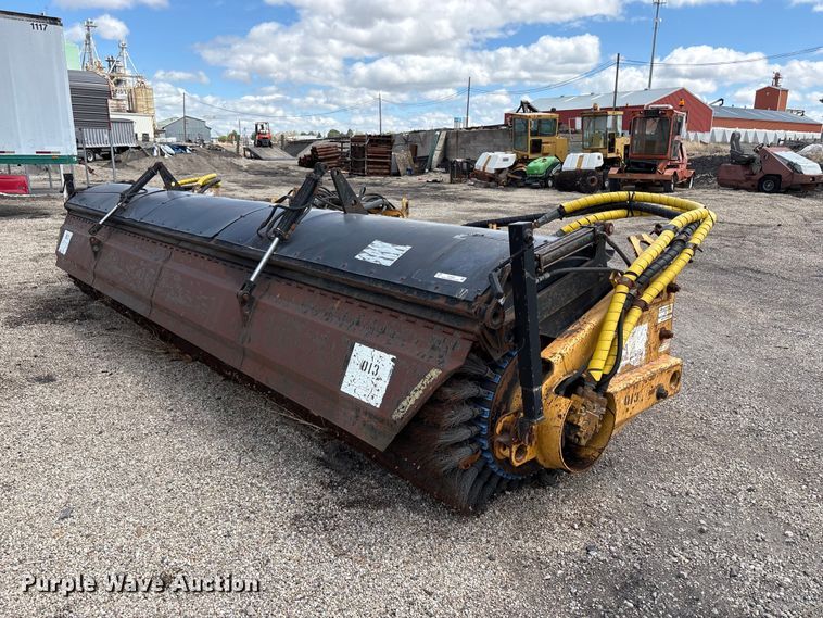 M-B Companies broom - EU8652