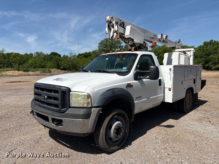 2006 Ford F450 Super Duty bucket truck - EV2922