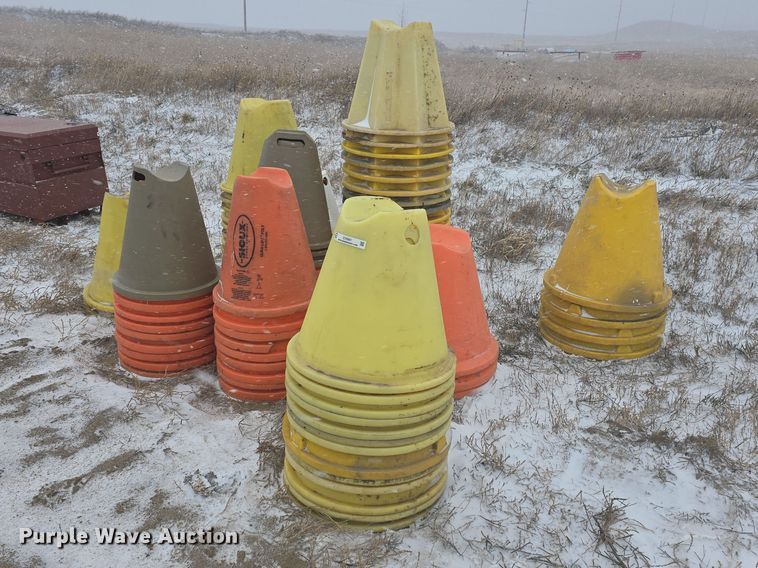 Approximately 90 pipe support cones - EV5801