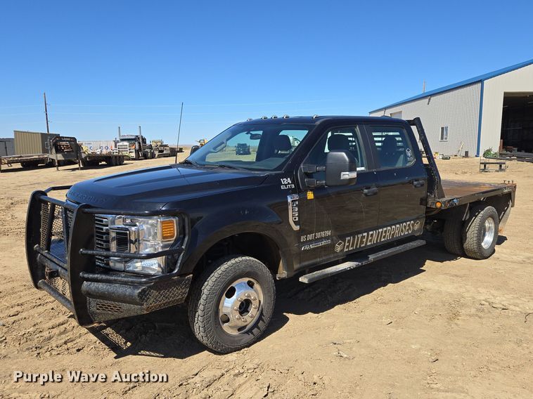 2022 Ford F350 Crew Cab flatbed pickup truck - EV5917