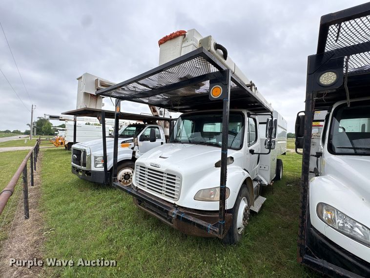 2011 Freightliner Business Class M2 forestry bucket truck - EW1548