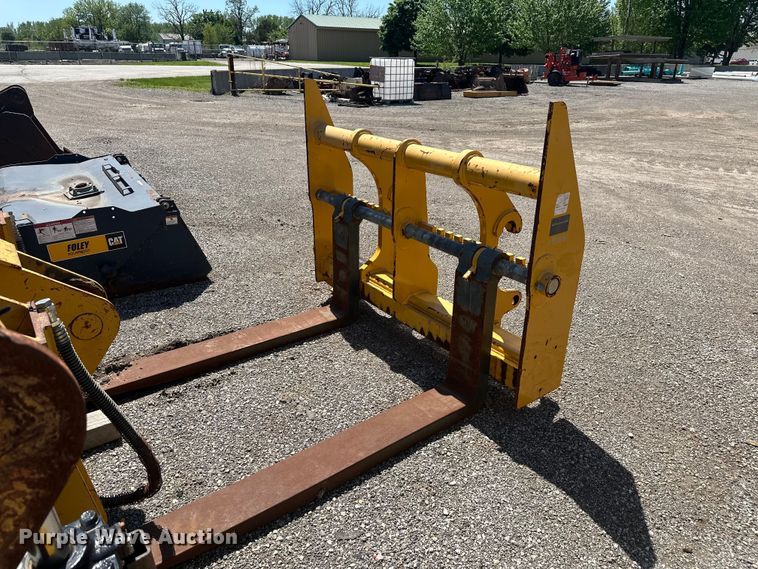 John Deere 444-624 wheel loader forks - EW1995
