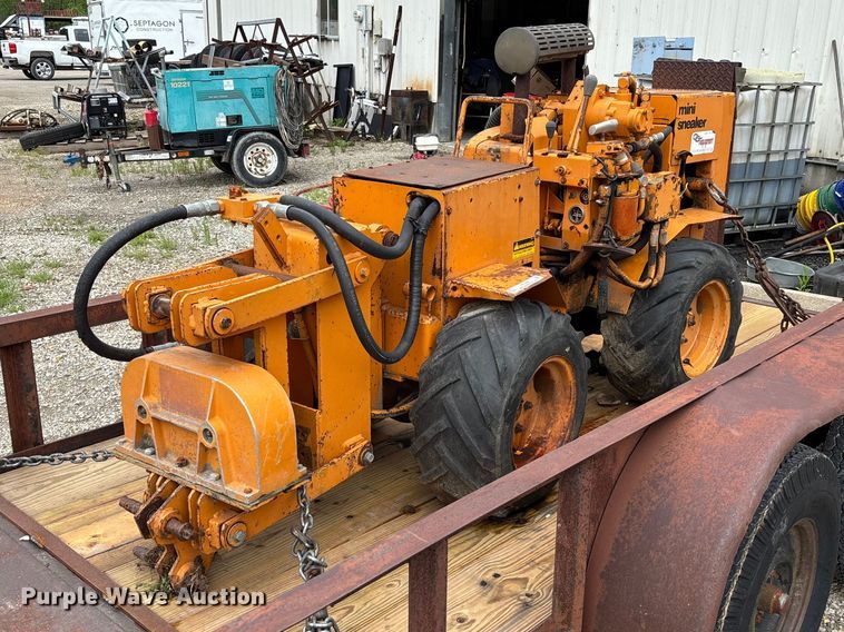 1980 Case Mini-Sneaker vibratory cable plow - FB3049