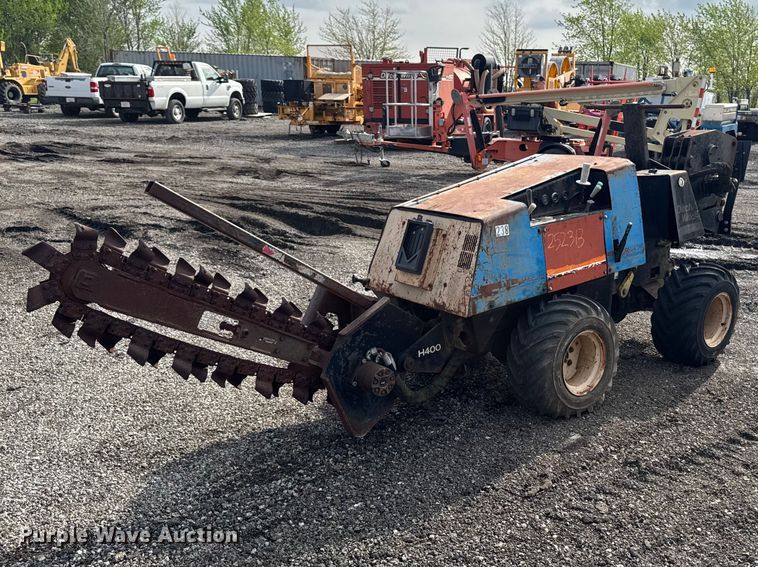 2000 Ditch Witch 410SXD trencher - FB5700