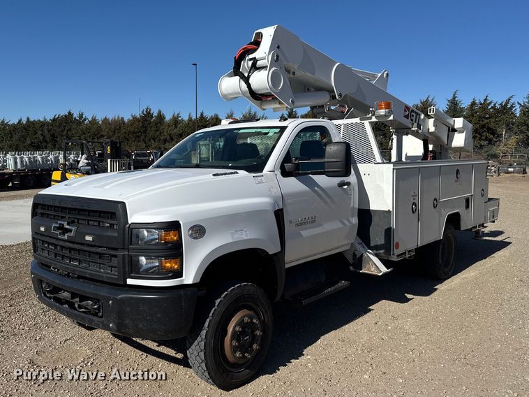 2020 Chevrolet 6500HD bucket truck - FB7202