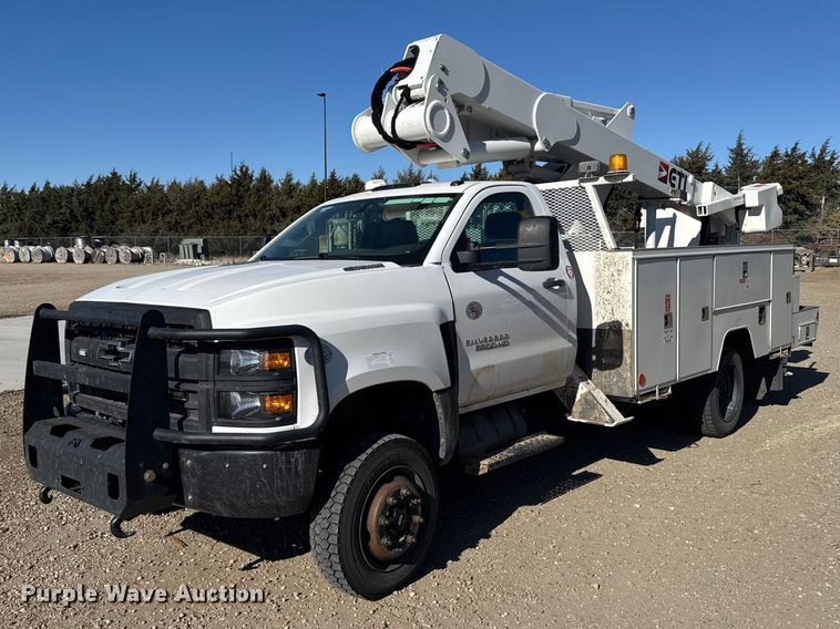 2020 Chevrolet 6500HD bucket truck - FB7205