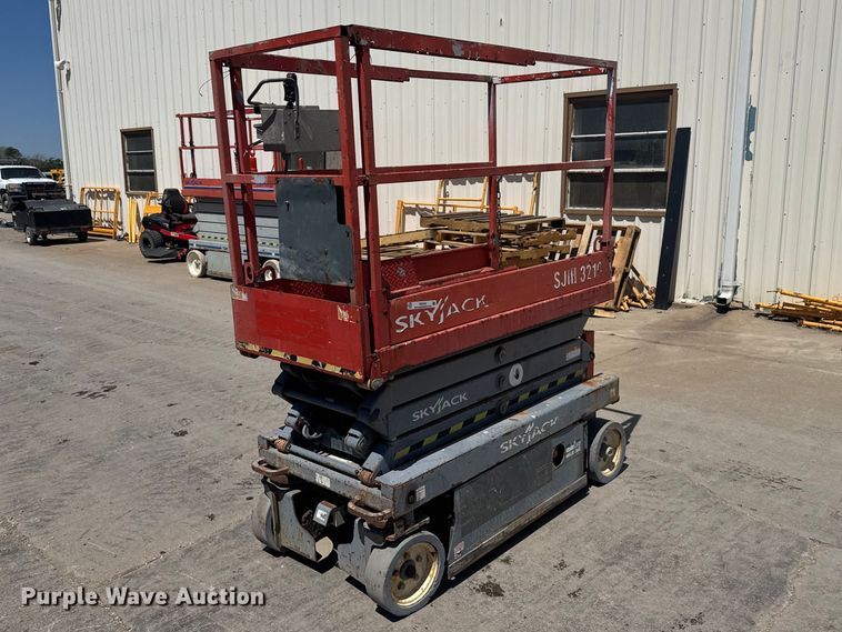 2014 Skyjack SJIII 3219 scissor lift - FB7242