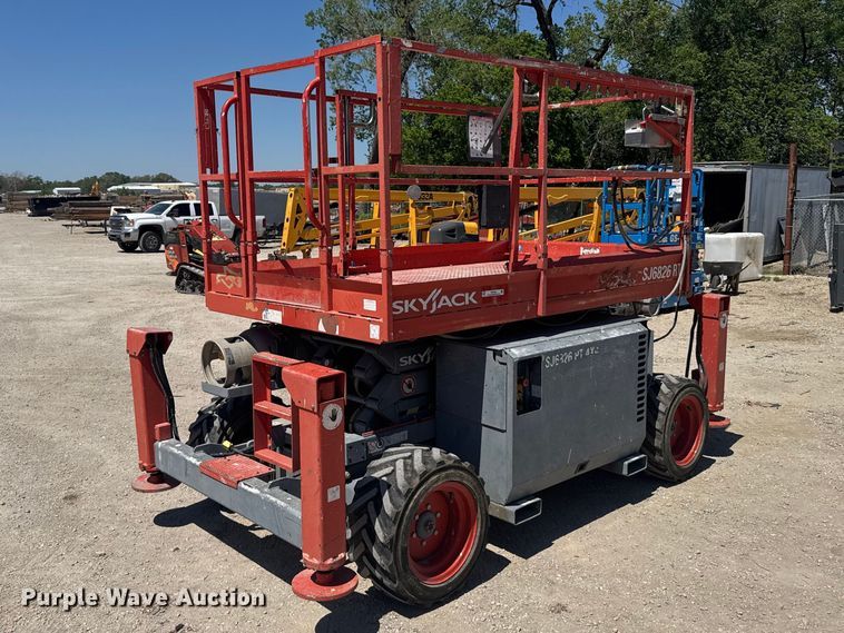 2013 Skyjack SJ6826RT scissor lift - FB7250
