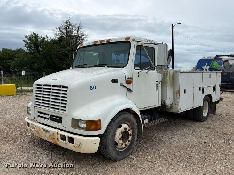 1999 International 4700 LPX utility / service truck - FB8117
