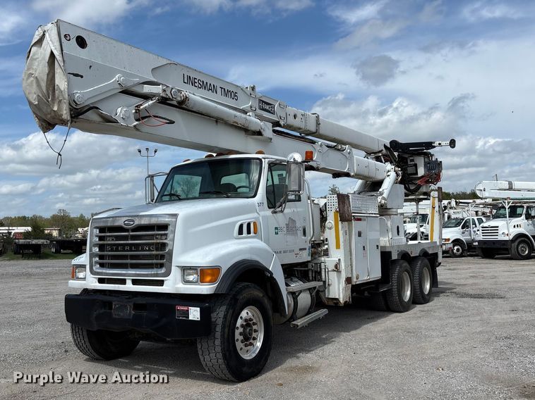 2004 Sterling L8500 Series bucket truck - FG0245