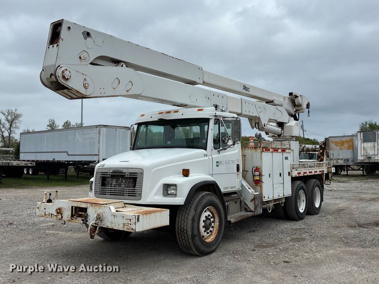 2001 Freightliner FL80 bucket truck - FG0251