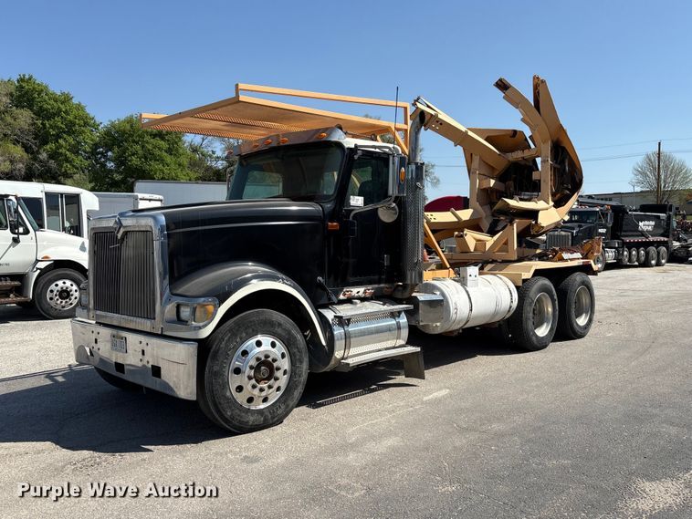 2005 International 9900i truck cab and chassis with tree spade   - FG2917