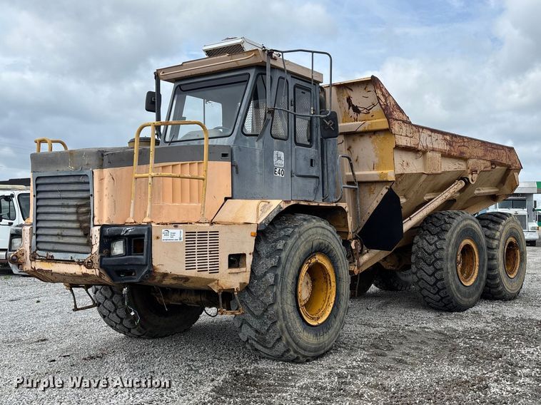 2000 John Deere 250C articulated haul truck - FH7057