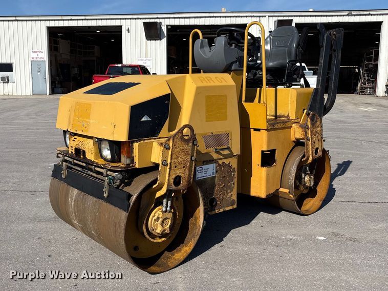 2008 Caterpillar CB24 double drum roller - FK1411
