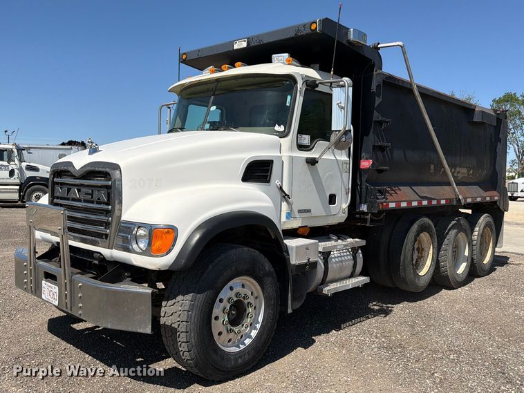 2007 Mack CV713 dump truck - FM7518