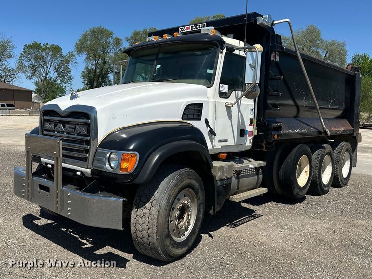 2007 Mack CV713 dump truck - FM7519