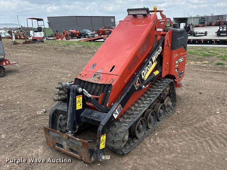 2014 Ditch Witch SK750 compact utility loader - MX9121