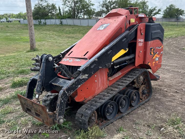 2017 Ditch Witch SK800 compact utility loader - MX9122
