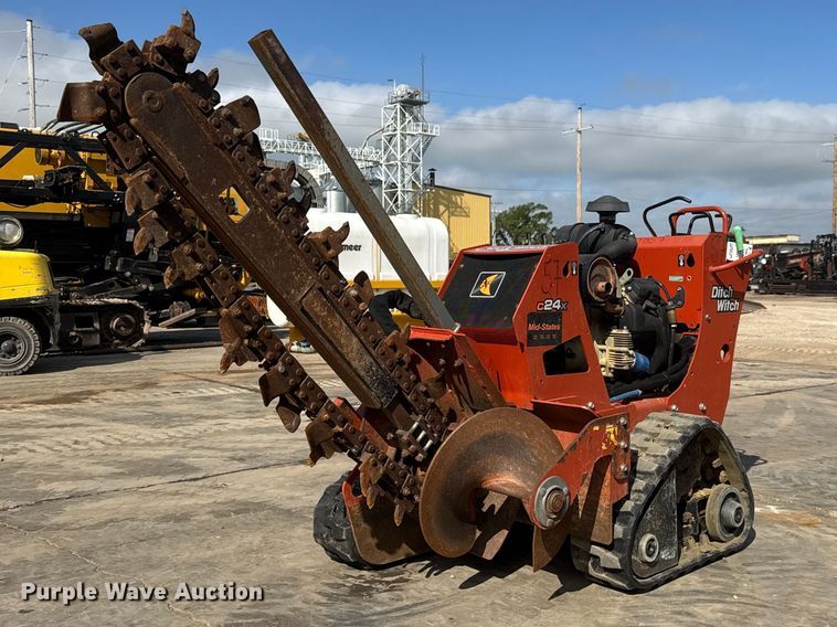 2019 Ditch Witch C24X trencher - MX9142