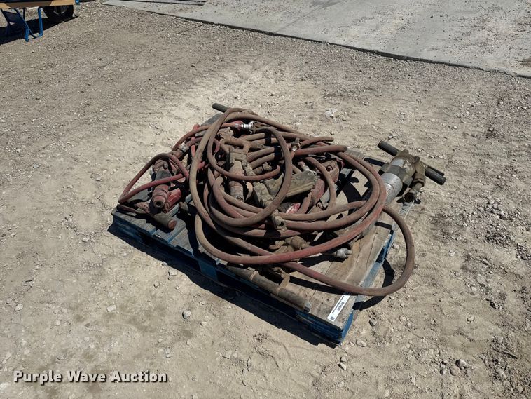 Approximately 10 air hammers - OE9555