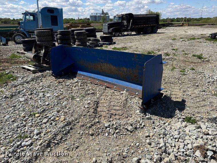 Skid steer snow pusher - OE9557
