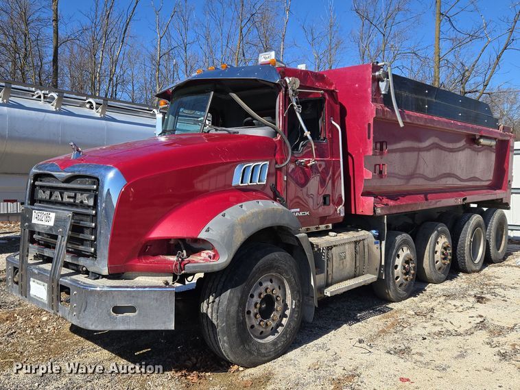 2017 Mack GU813 dump truck - YA2591