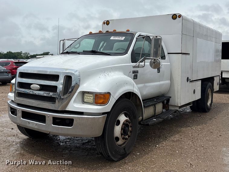 2009 Ford F750 Super Duty chipper truck - YA2811