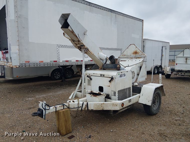 2005 Woodchuck 12A wood chipper - YA2816