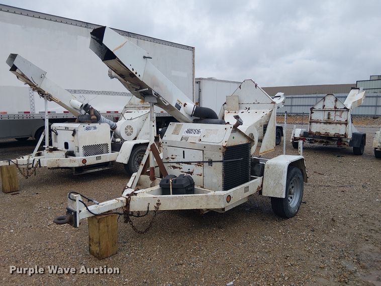 2005 Woodchuck WC12A wood chipper - YA2817