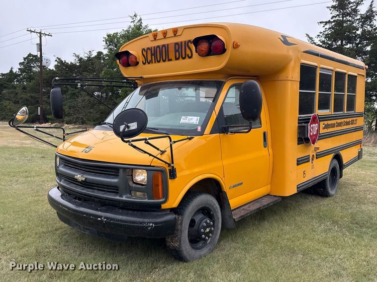 2002 Chevrolet Express 3500 school bus - DS6811