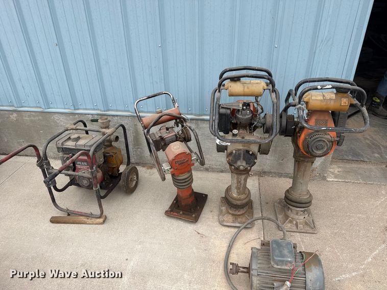 (3) plate compactors - DS6831
