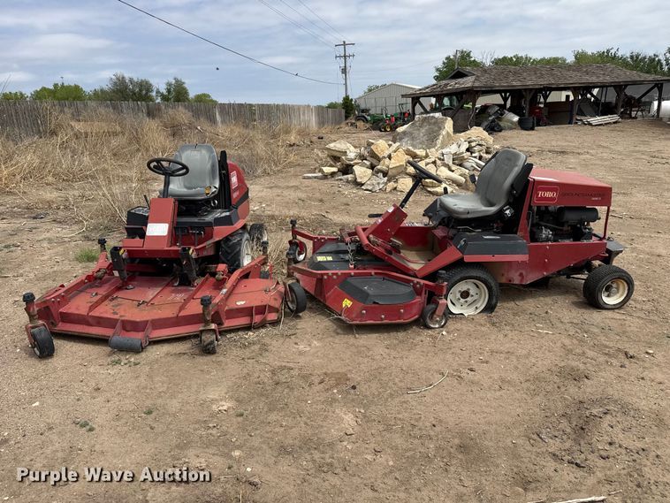 (2) Toro lawn mowers - DS6843