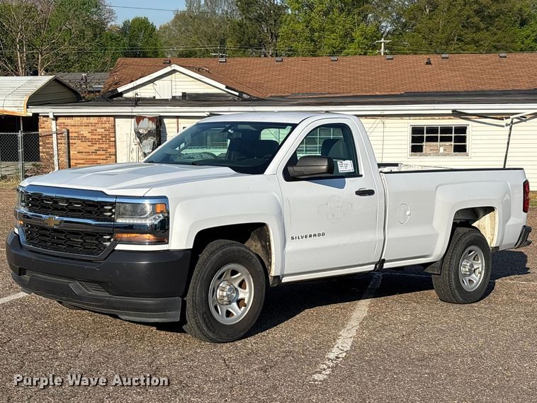 2016 Chevrolet Silverado 1500 pickup truck - DT0172