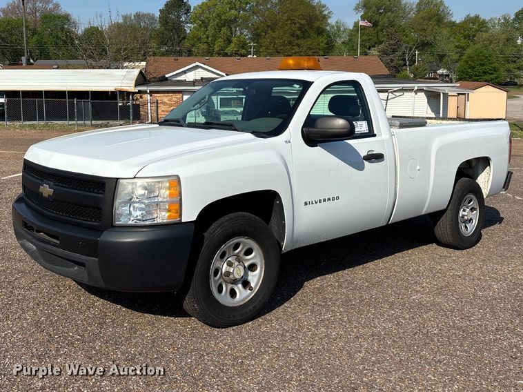 2011 Chevrolet Silverado 1500 pickup truck - DT0176