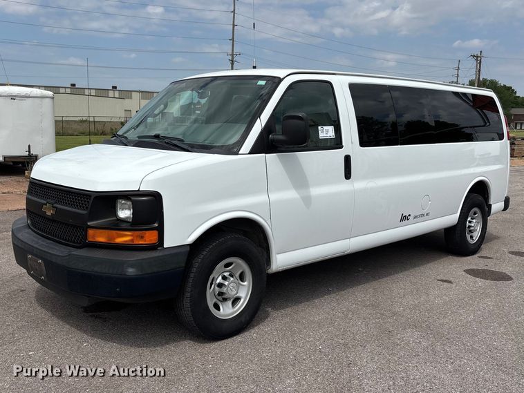 2016 Chevrolet Express 3500 van - DT0241