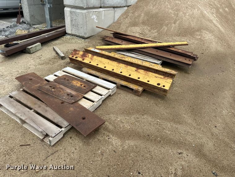 Motor grader cutting edges - DV0913