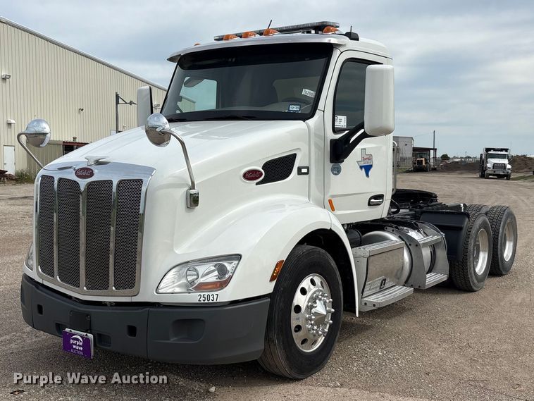 2019 Peterbilt 579 semi truck - DV8505