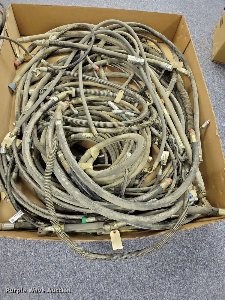 Heavy equipment hydraulic hoses - DZ7066
