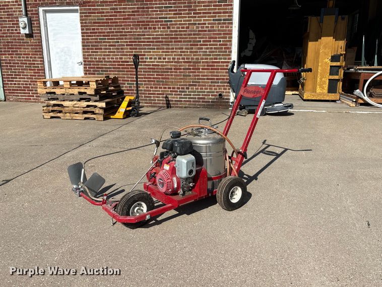Pioneer paint striping machine - EI5809