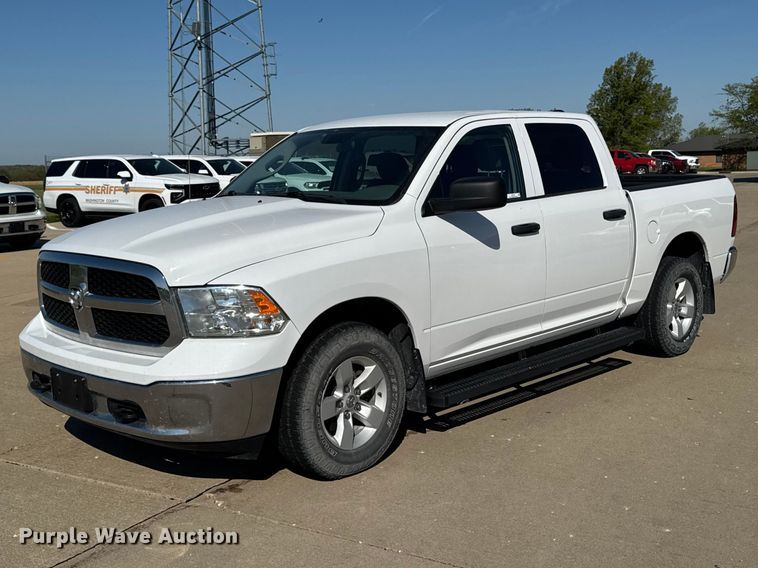 2019 RAM 1500 Crew Cab pickup truck - ER0475