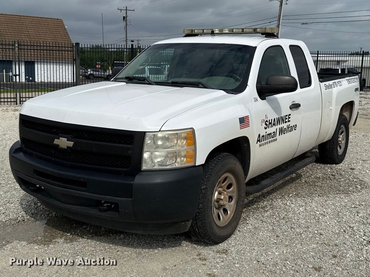 2011 Chevrolet Silverado 1500 Ext. Cab pickup truck - ET6006