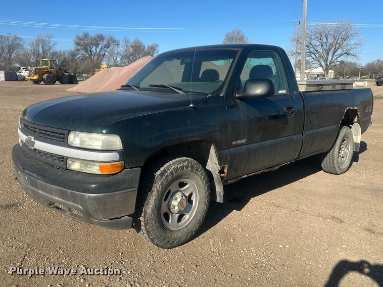 2001 Chevrolet Silverado 1500 pickup truck - EV5863