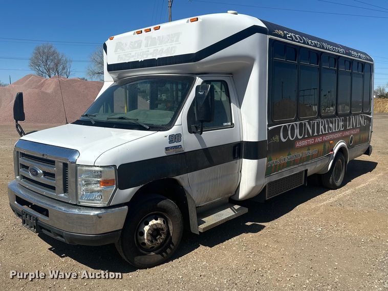 2010 Ford E450  - EV5880