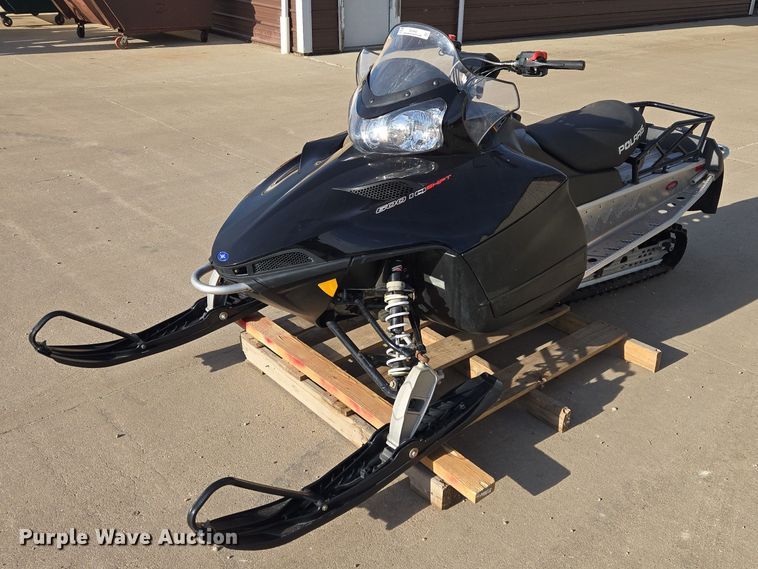 2011 Polaris 600 IQ Shift snowmobile - EV5943