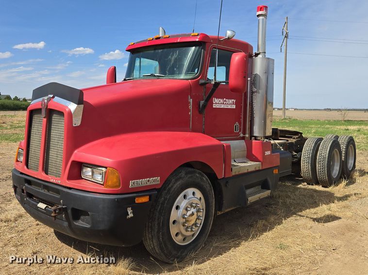 1992 Kenworth T600 semi truck - EV5963