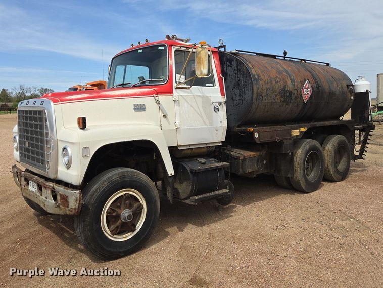 1978 Ford U805 oil distributor truck - EV5965