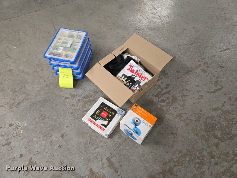 Assorted toys - EV5996